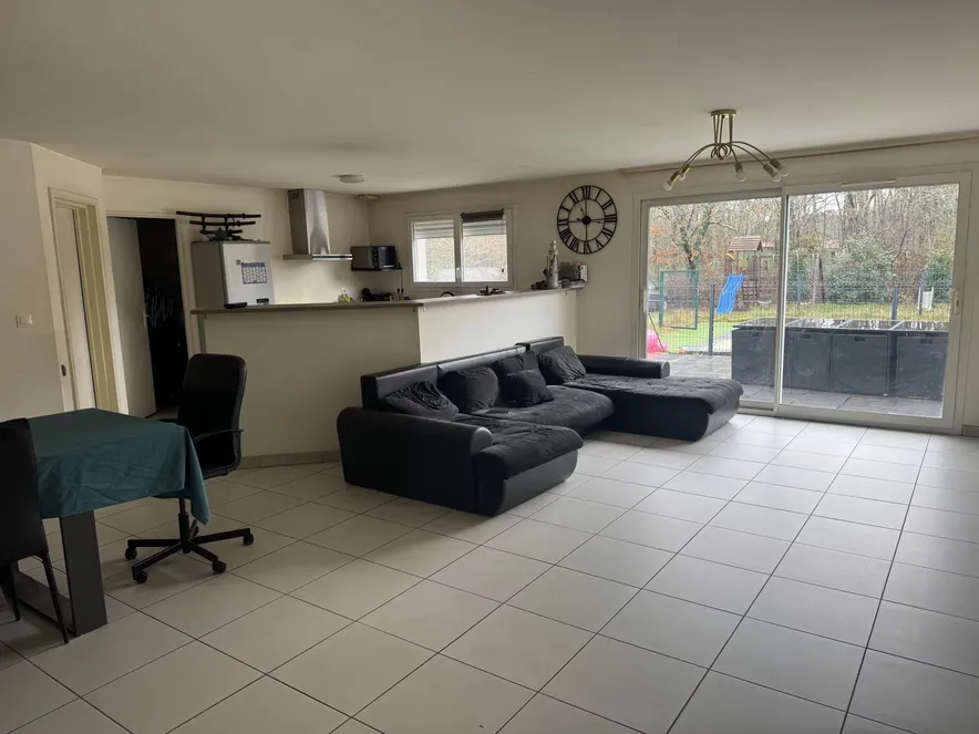 Maison de 100m² sur une parcelle de 950m², jardin, piscine et garage