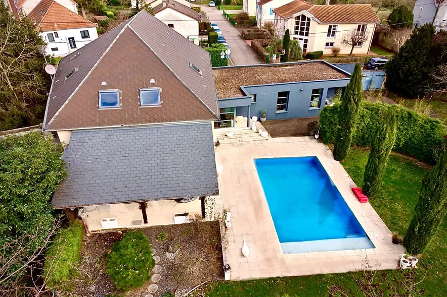 Propriété d'exception de 350 m2 avec piscine au Ban-Saint-Martin