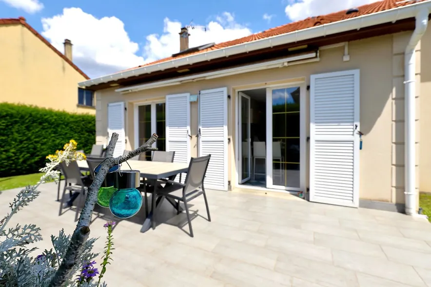 Maison individuelle 6 pièces avec terrasse, jardin et garage