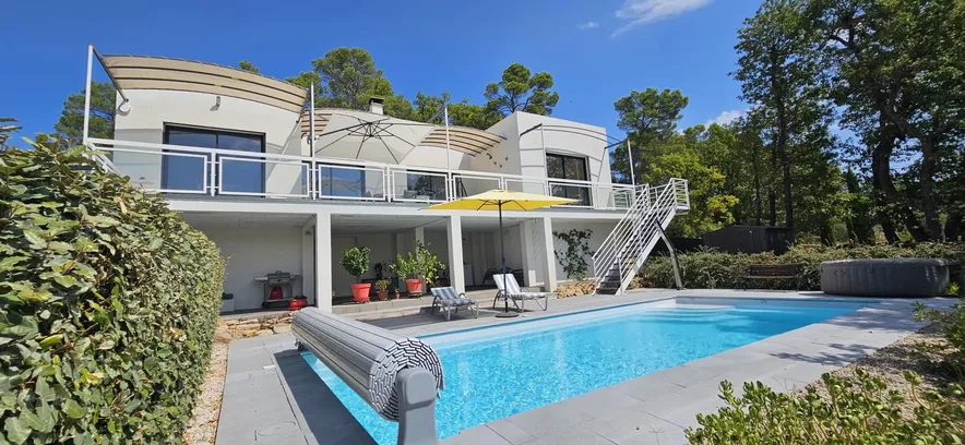 Villa moderne avec piscine et prestations haut de gamme - Le Val